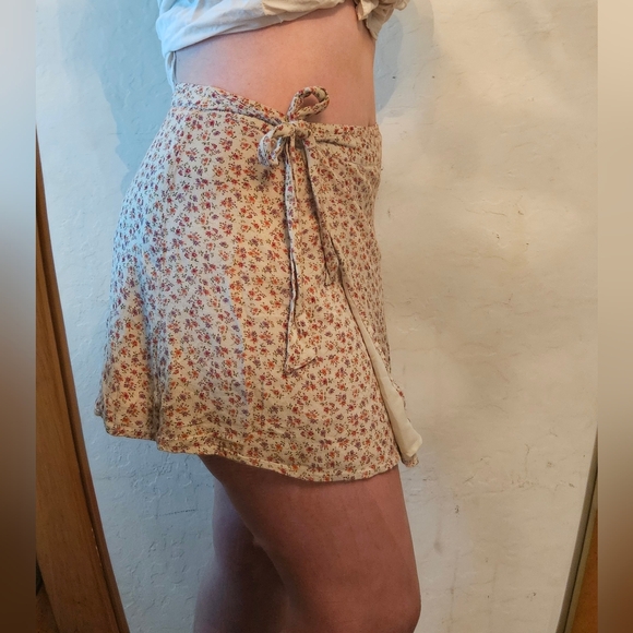 American Eagle Floral Wrap Skirt - Picture 2 of 6